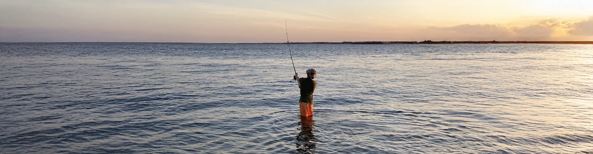 Fishing in the ocean is supported by Charleston Fishing Rentals with fishing rod and reel rental Charleston.